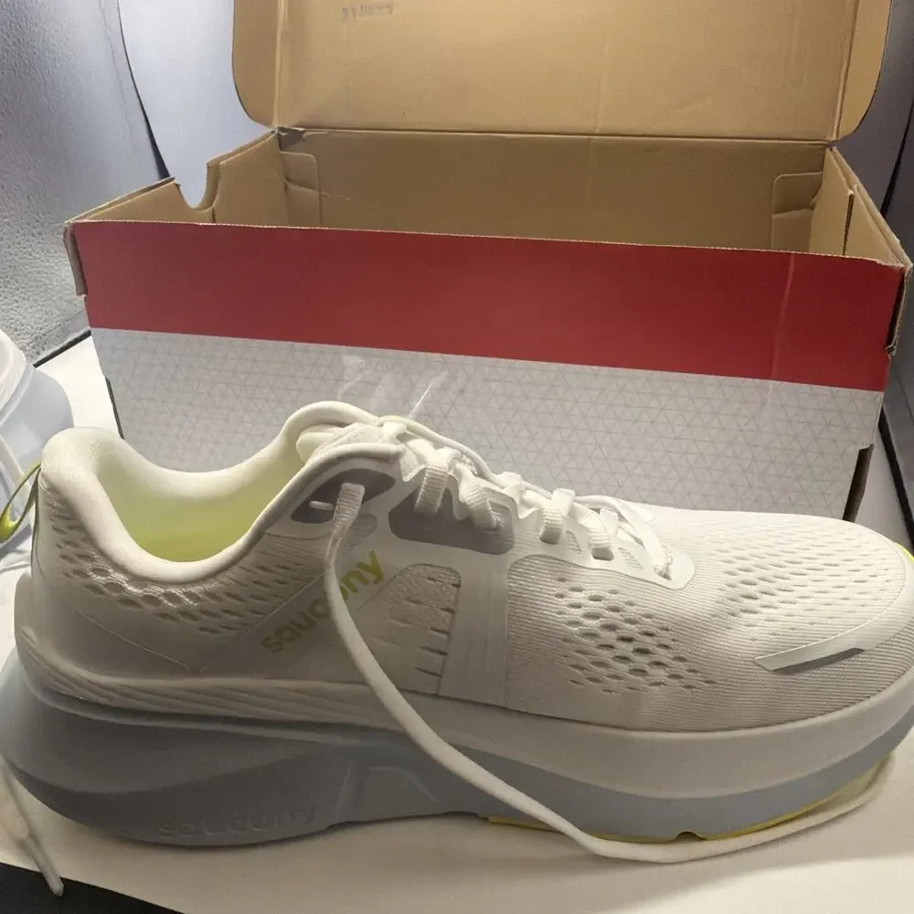 Saucony Women's Guide 18 Sneaker 9.5 W Tried On Once